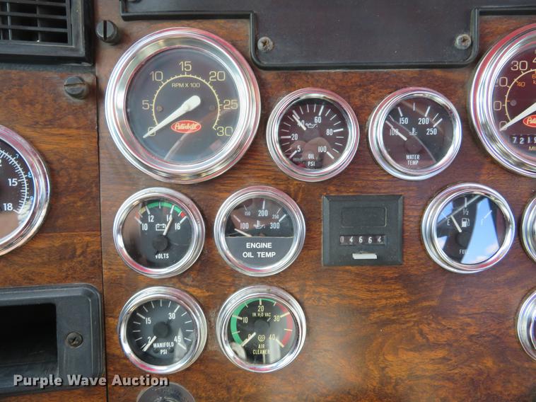 image for item DE8064 1994 Peterbilt 379 semi truck