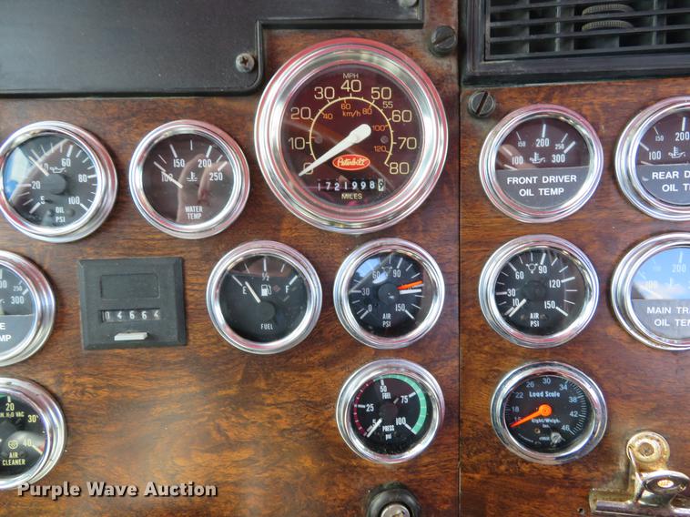 image for item DE8064 1994 Peterbilt 379 semi truck