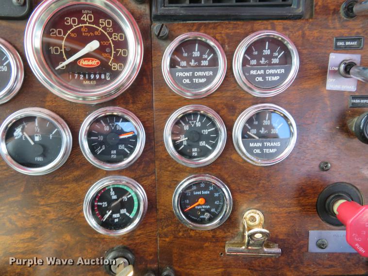 image for item DE8064 1994 Peterbilt 379 semi truck