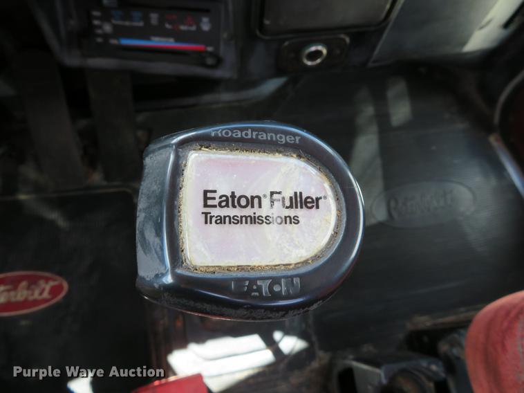 image for item DE8064 1994 Peterbilt 379 semi truck