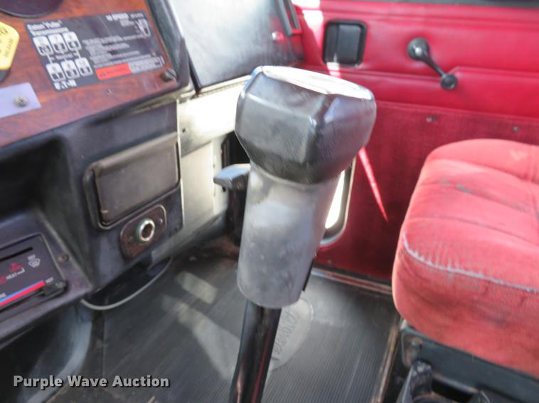 image for item DE8064 1994 Peterbilt 379 semi truck