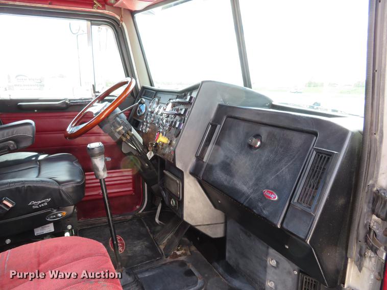 image for item DE8064 1994 Peterbilt 379 semi truck