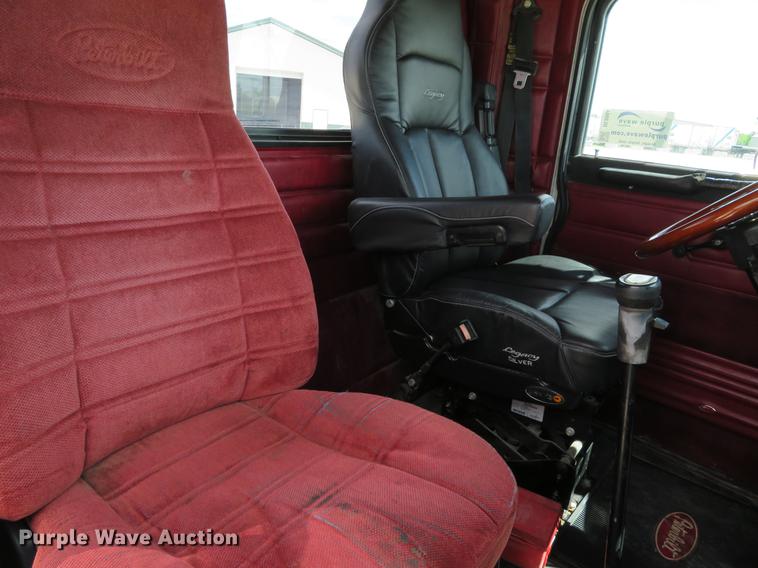 image for item DE8064 1994 Peterbilt 379 semi truck