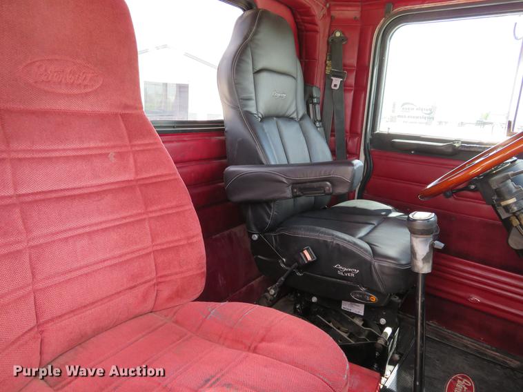 image for item DE8064 1994 Peterbilt 379 semi truck