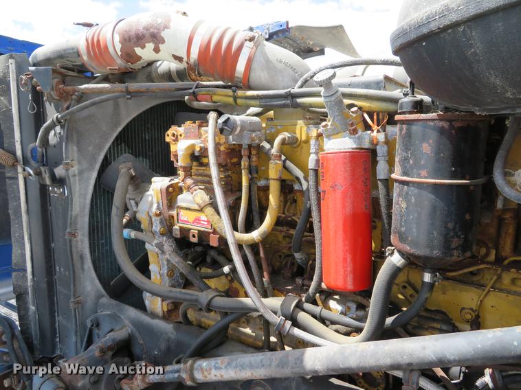 image for item DE8064 1994 Peterbilt 379 semi truck