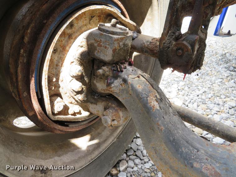 image for item DE8064 1994 Peterbilt 379 semi truck