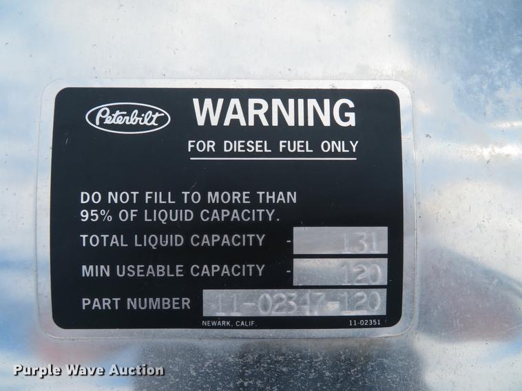 image for item DE8064 1994 Peterbilt 379 semi truck