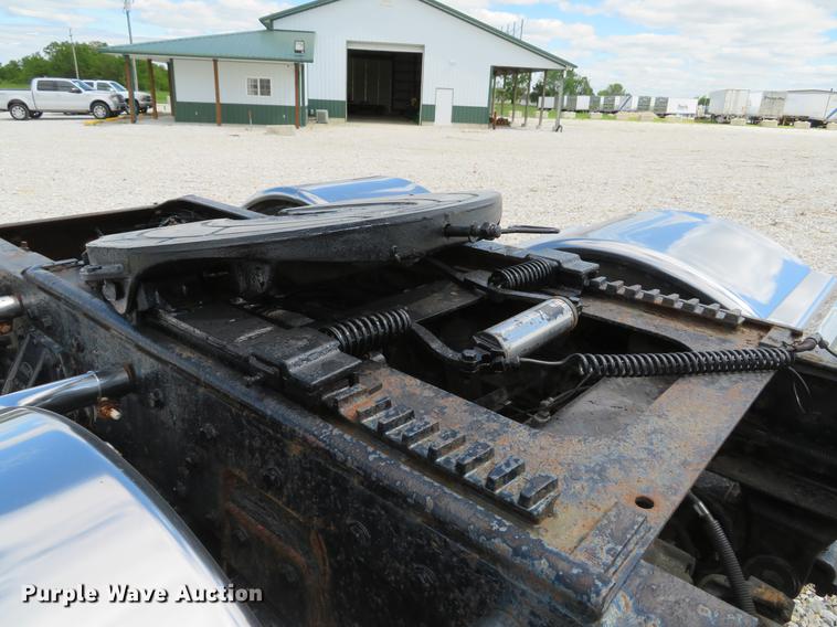 image for item DE8064 1994 Peterbilt 379 semi truck