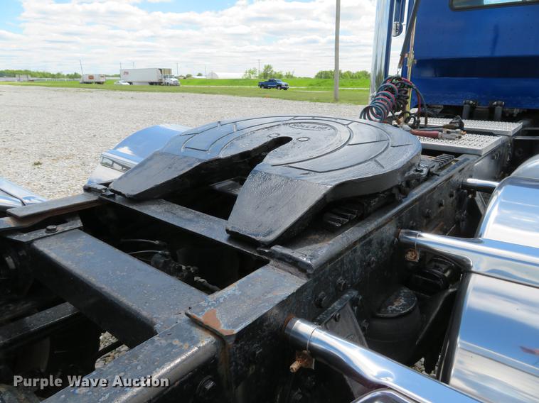 image for item DE8064 1994 Peterbilt 379 semi truck