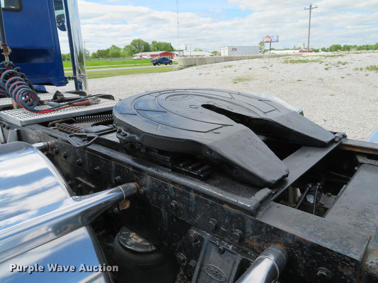 image for item DE8064 1994 Peterbilt 379 semi truck