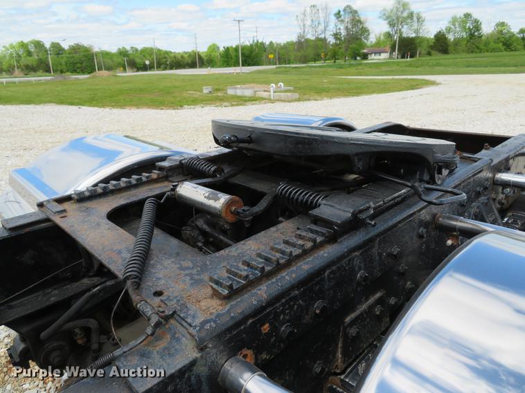 image for item DE8064 1994 Peterbilt 379 semi truck