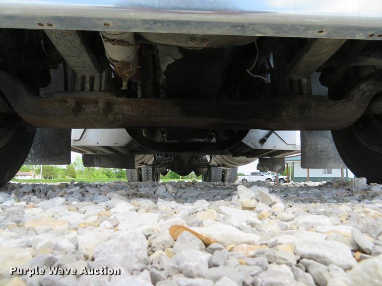 image for item DE8064 1994 Peterbilt 379 semi truck