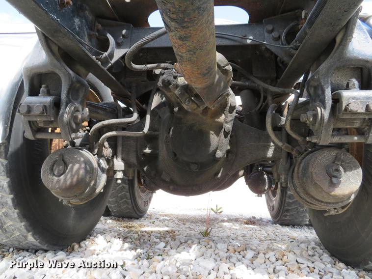 image for item DE8064 1994 Peterbilt 379 semi truck