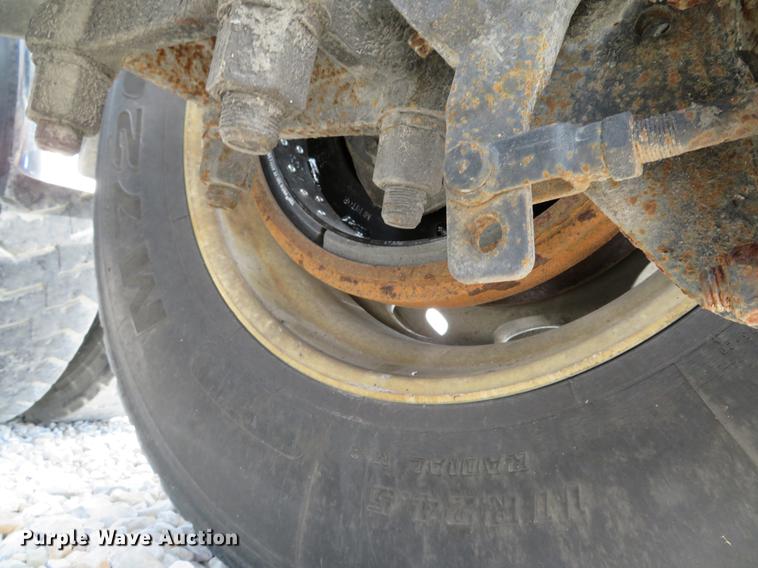 image for item DE8064 1994 Peterbilt 379 semi truck