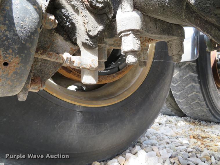 image for item DE8064 1994 Peterbilt 379 semi truck