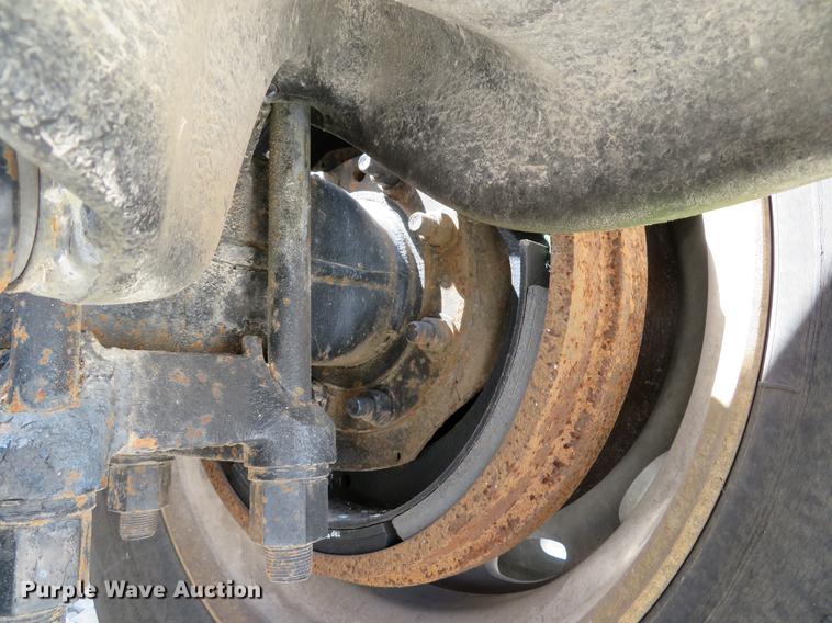 image for item DE8064 1994 Peterbilt 379 semi truck