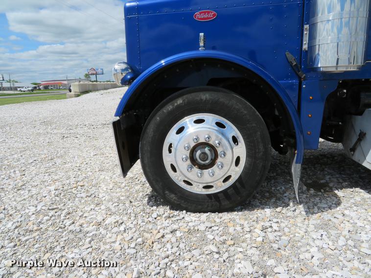 image for item DE8064 1994 Peterbilt 379 semi truck