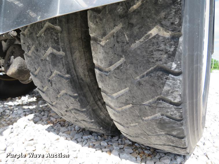 image for item DE8064 1994 Peterbilt 379 semi truck