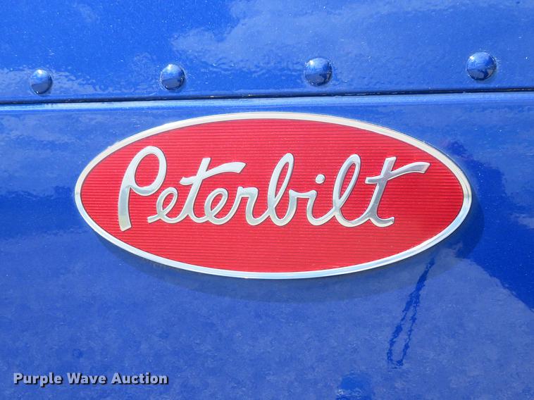 image for item DE8064 1994 Peterbilt 379 semi truck