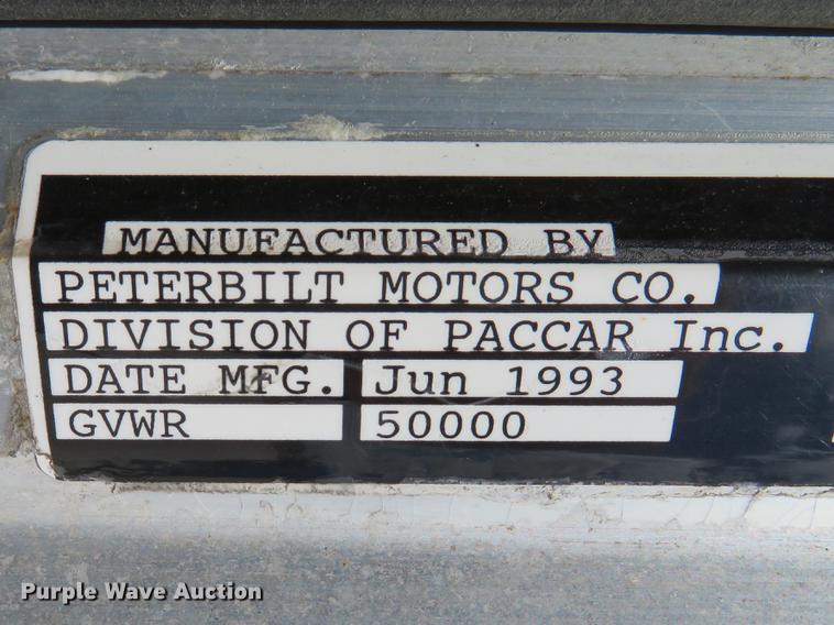 image for item DE8064 1994 Peterbilt 379 semi truck