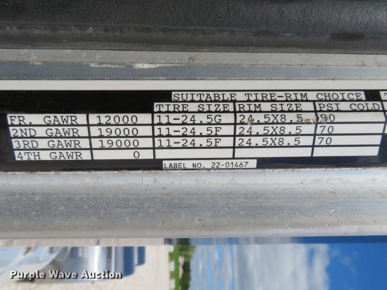 image for item DE8064 1994 Peterbilt 379 semi truck