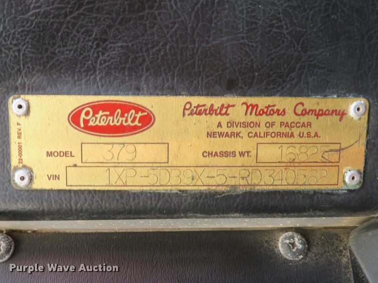 image for item DE8064 1994 Peterbilt 379 semi truck