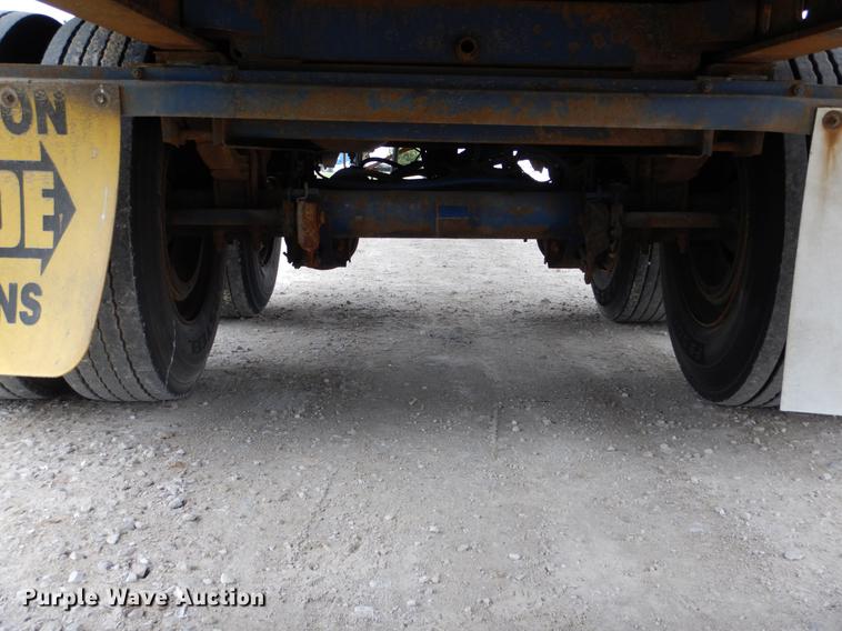 image for item DE8342 2002 Utility side curtain dry van trailer