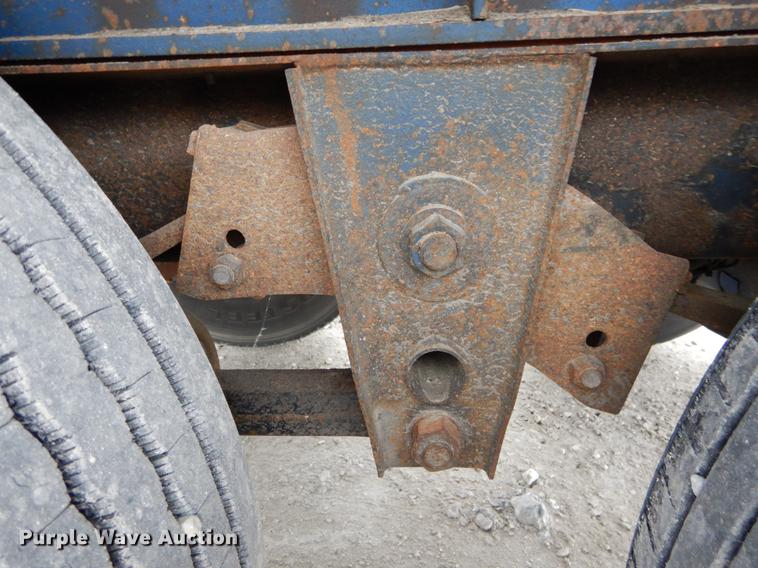 image for item DE8342 2002 Utility side curtain dry van trailer