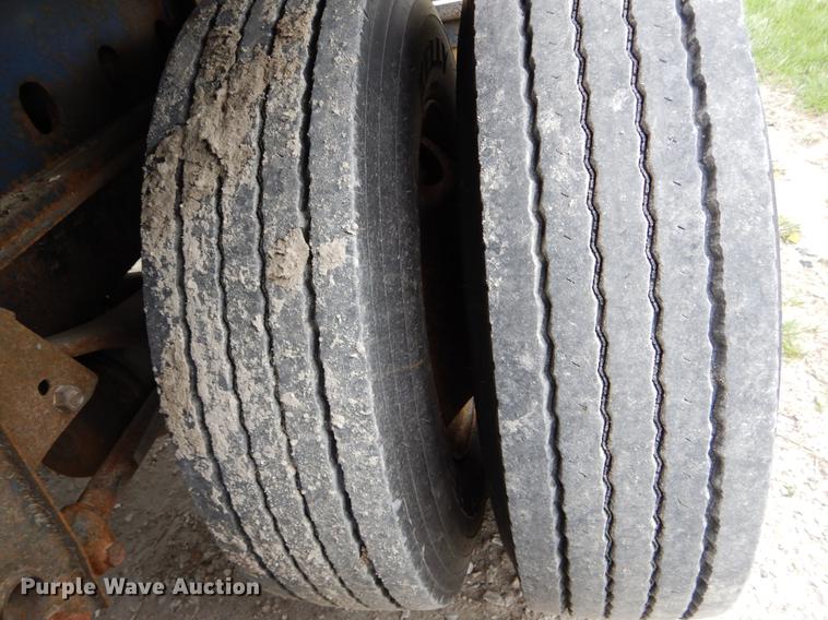 image for item DE8342 2002 Utility side curtain dry van trailer