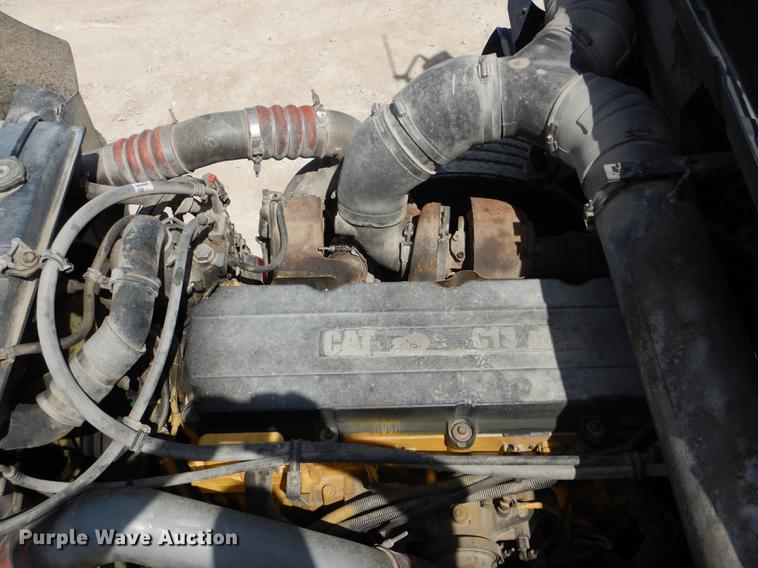 image for item DE8399 2005 Kenworth T800 semi truck