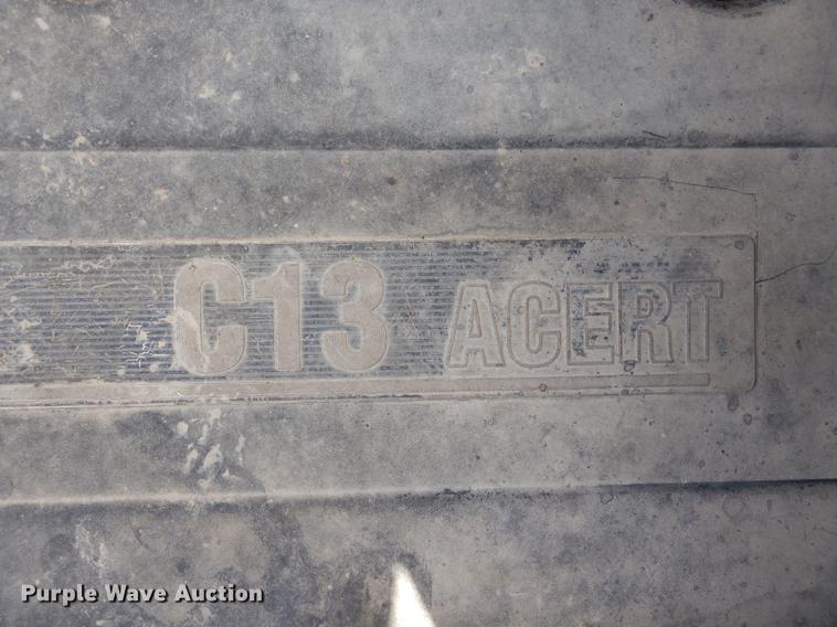 image for item DE8399 2005 Kenworth T800 semi truck