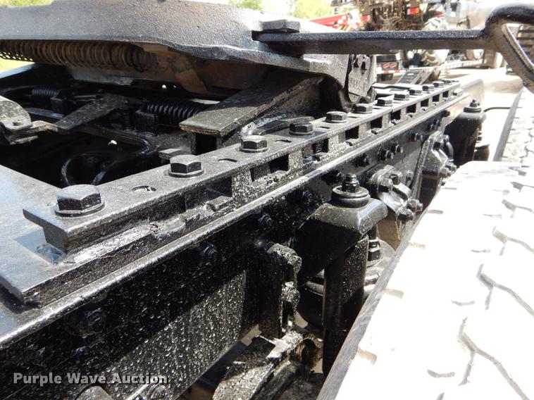 image for item DE8399 2005 Kenworth T800 semi truck