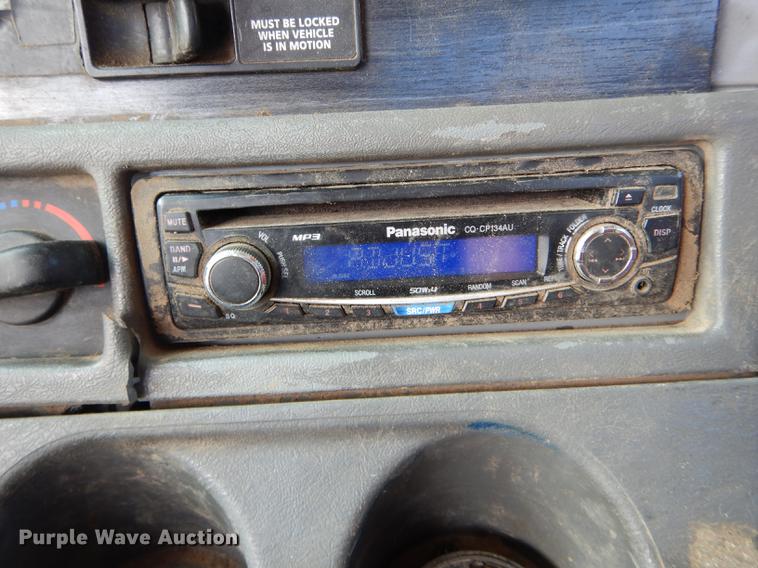 image for item DE8411 2004 Freightliner Columbia semi truck