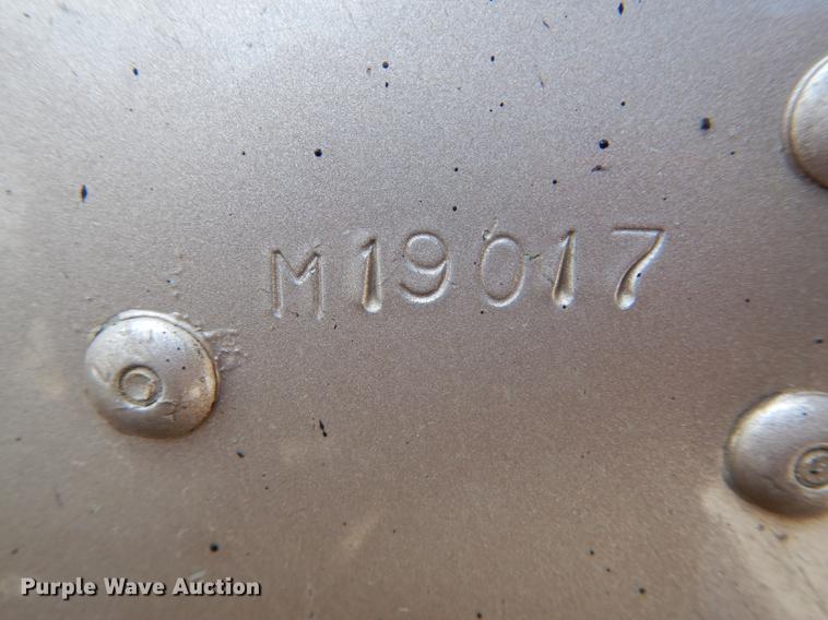 image for item DE8411 2004 Freightliner Columbia semi truck