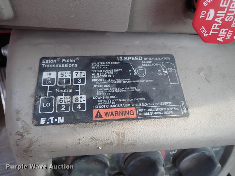 image for item DF1114 2002 Mack CH613 semi truck