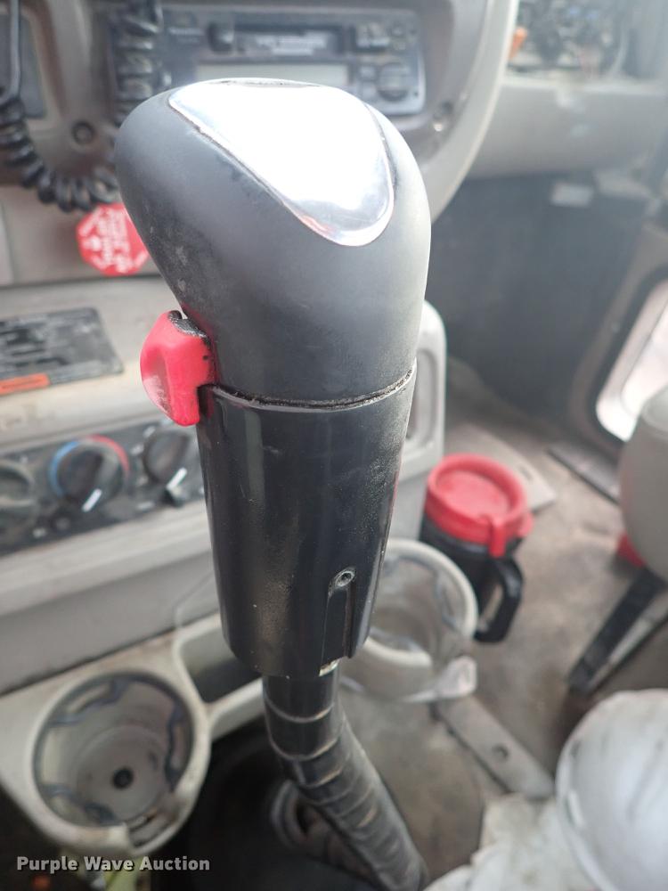 image for item DF1114 2002 Mack CH613 semi truck