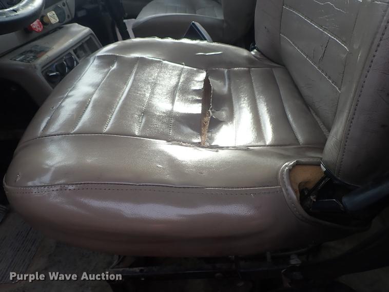 image for item DF1114 2002 Mack CH613 semi truck