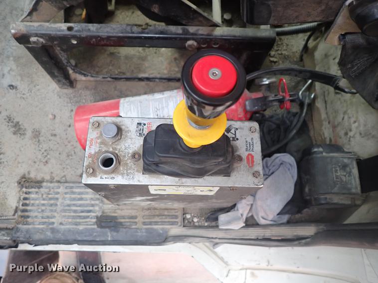 image for item DF1114 2002 Mack CH613 semi truck