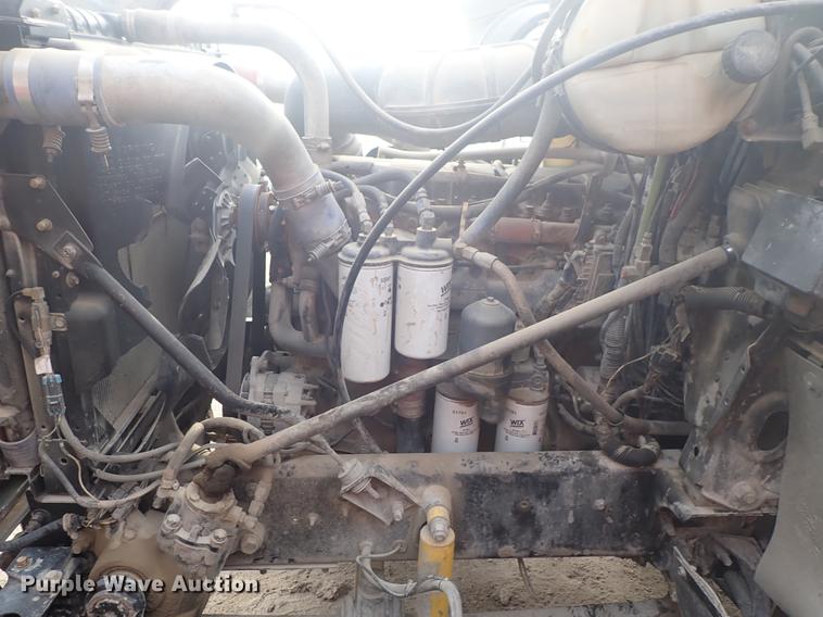 image for item DF1114 2002 Mack CH613 semi truck