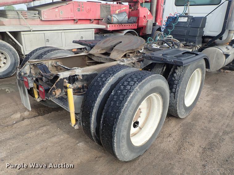 image for item DF1114 2002 Mack CH613 semi truck