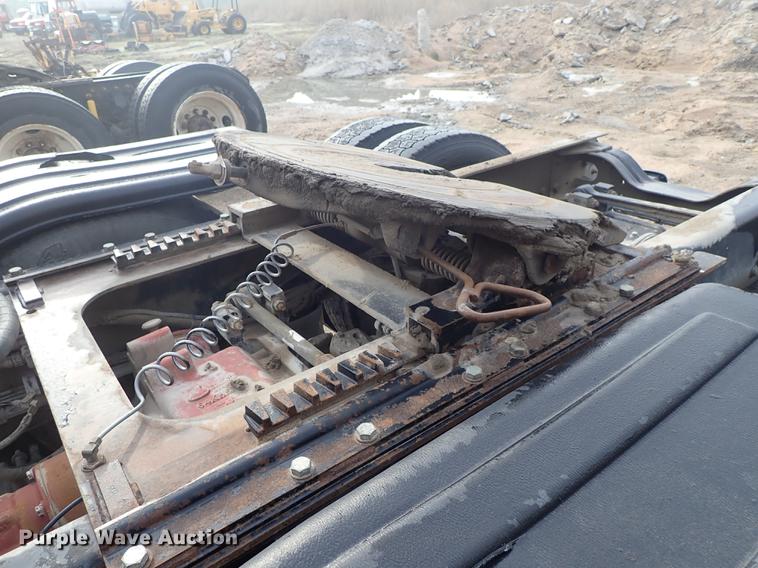 image for item DF1114 2002 Mack CH613 semi truck