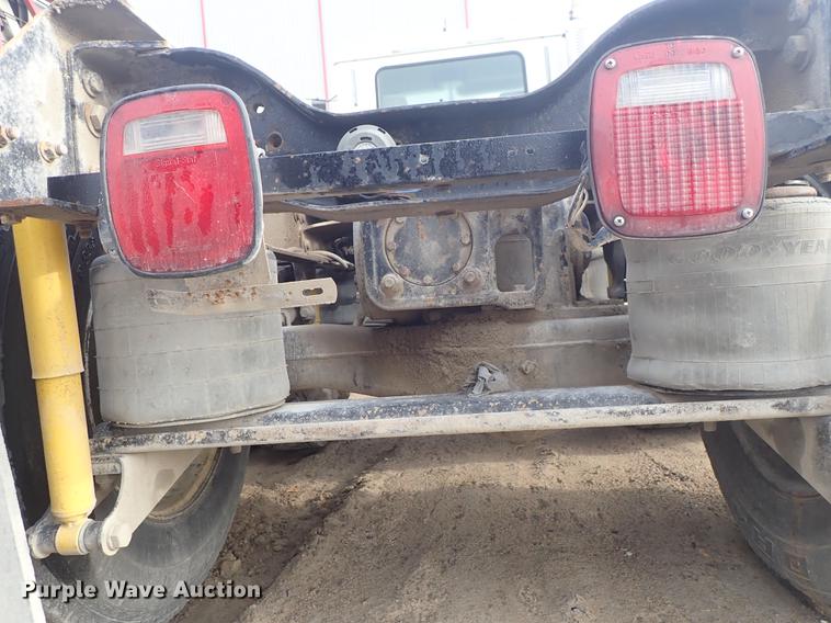 image for item DF1114 2002 Mack CH613 semi truck