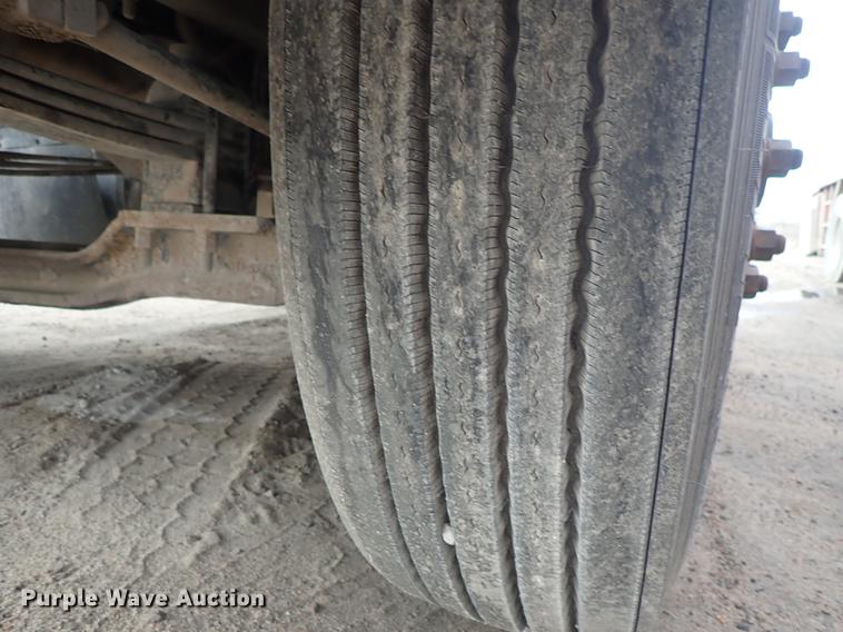 image for item DF1114 2002 Mack CH613 semi truck