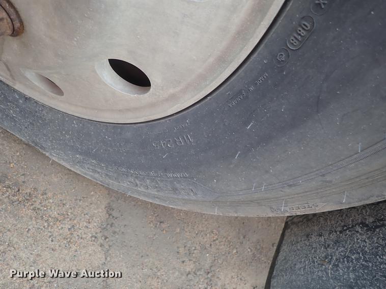 image for item DF1114 2002 Mack CH613 semi truck