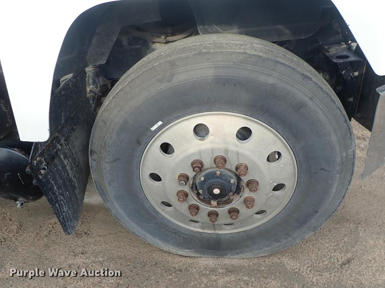 image for item DF1114 2002 Mack CH613 semi truck