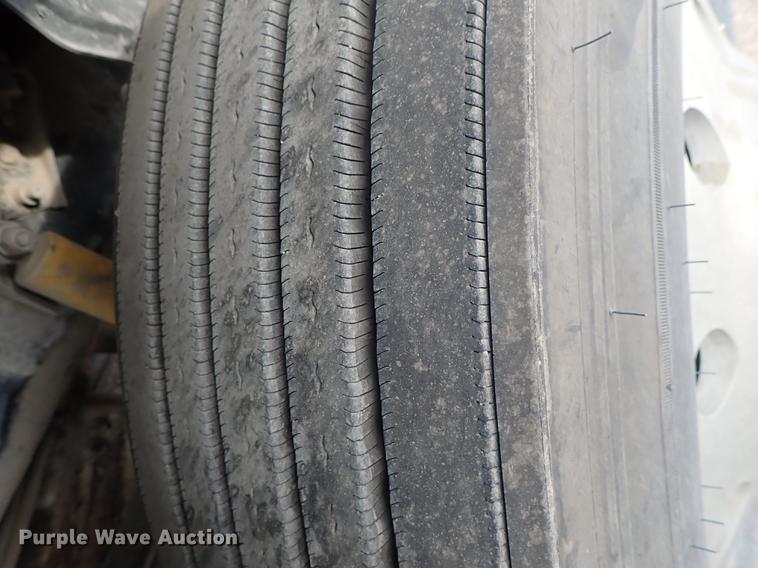 image for item DF1114 2002 Mack CH613 semi truck