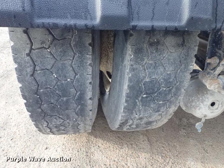 image for item DF1114 2002 Mack CH613 semi truck