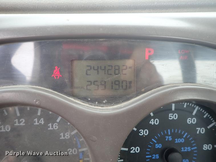 image for item DF1114 2002 Mack CH613 semi truck