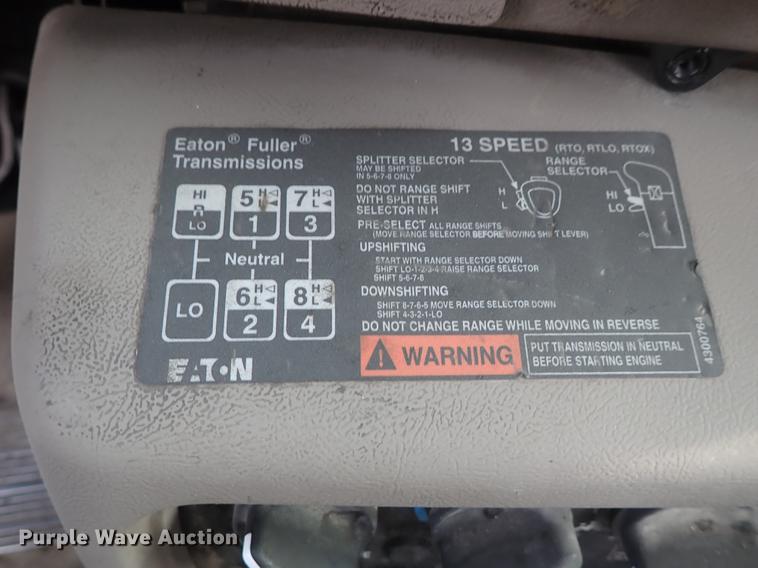 image for item DF1117 2002 Mack CH613 semi truck