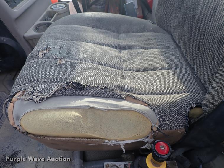 image for item DF1117 2002 Mack CH613 semi truck